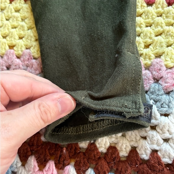 Women’s Devon Aire Green Riding Pants - Picture 3 of 7